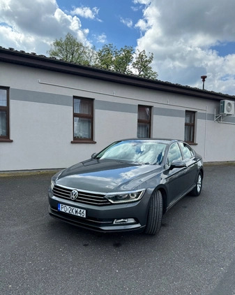 Volkswagen Passat cena 62000 przebieg: 190000, rok produkcji 2015 z Drobin małe 172